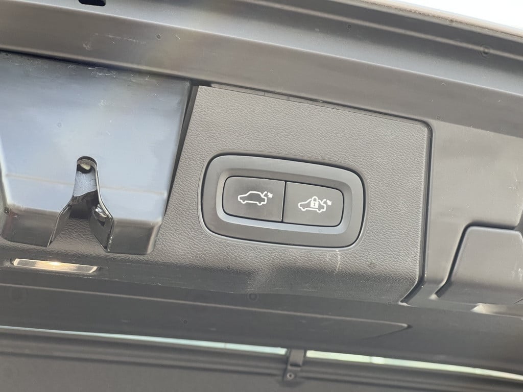 Volvo XC60 t6 340pk recharge r-design| luchtvering| panodak| adap.cruise| 3