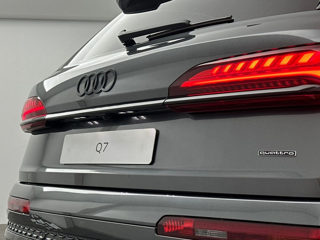 Audi Q7 pro line s 55 tfsi e 290 kw / 394 pk suv 8 versn.