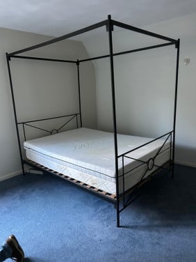 Gratis af te halen; Bed met matrassen