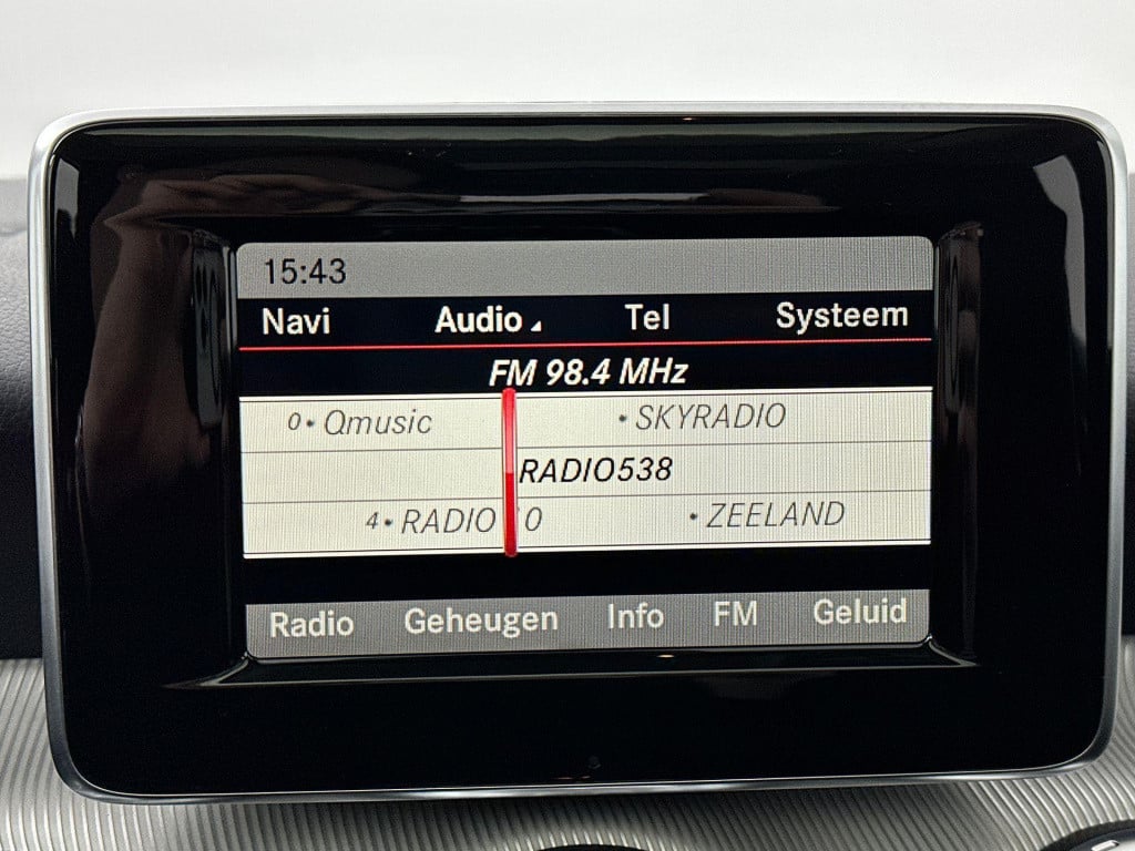 Mercedes-Benz Gla-klasse 180 ambition | panoramadak | navigatie | verwamde 