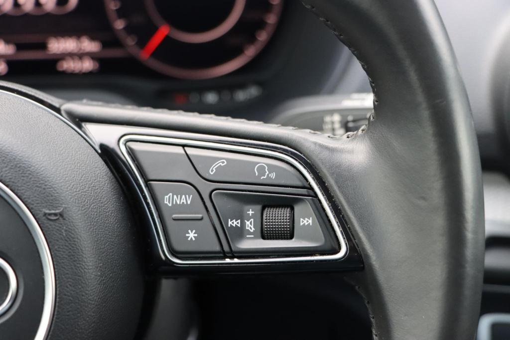 Audi Q2 35 tfsi s edition 150pk s-tronic | panoramadak