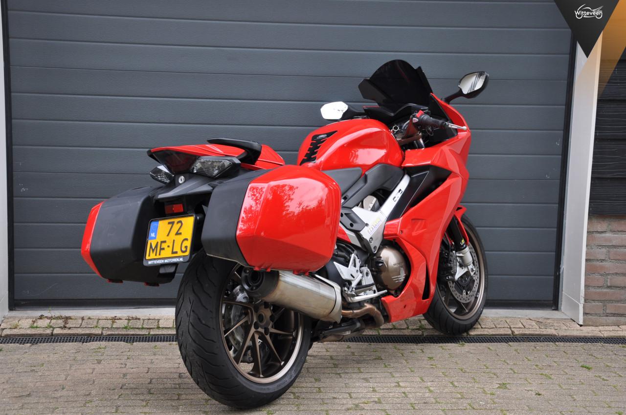 Honda VFR 800 F ABS koffers, handvatverwarming
