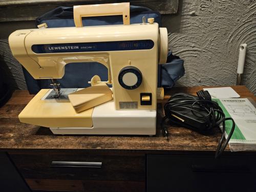Werkende Lewenstein Amazone 6 Naaimachine - incl onderdelen