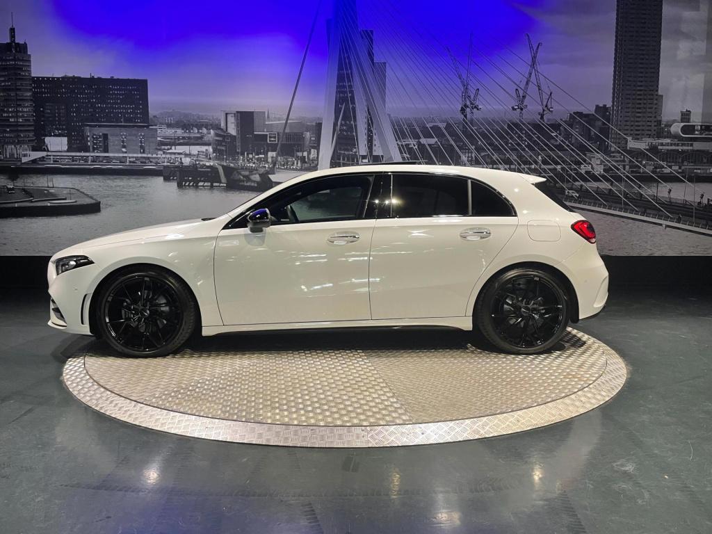 Mercedes-Benz A-Klasse 180 business solution amg *nl auto*led*pano*camera*
