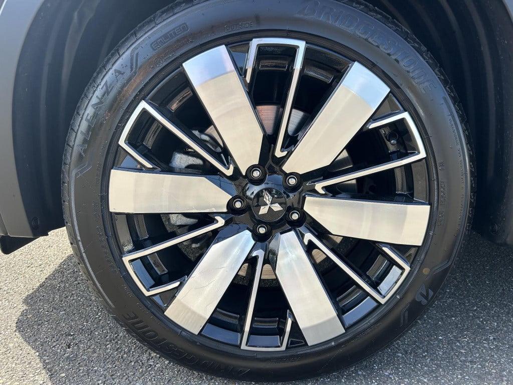 Mitsubishi Outlander 2.4 phev first edition caravantrekker van het jaar!