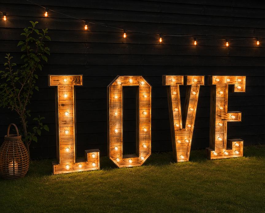 Handmade houten love lichtletters XL verhuur/verkoop