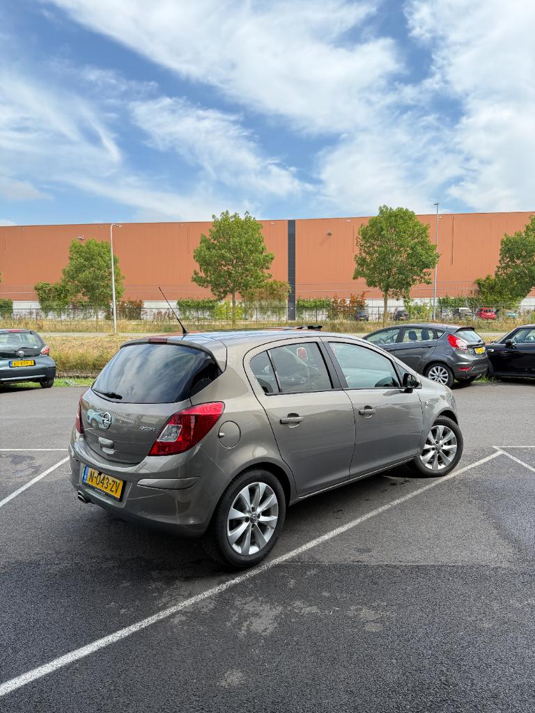 Opel Corsa 1.2 ecoflex selection - airco - stoelverwarming