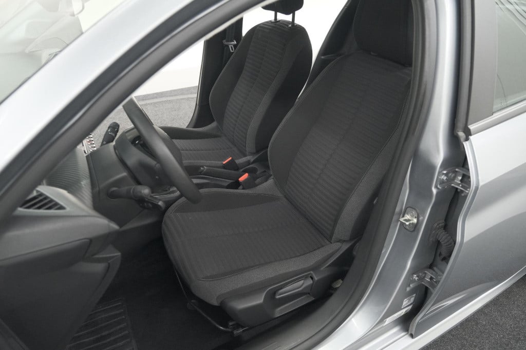 Peugeot 208 puretech 100 active | parkeersensoren | navigatie | apple carpl
