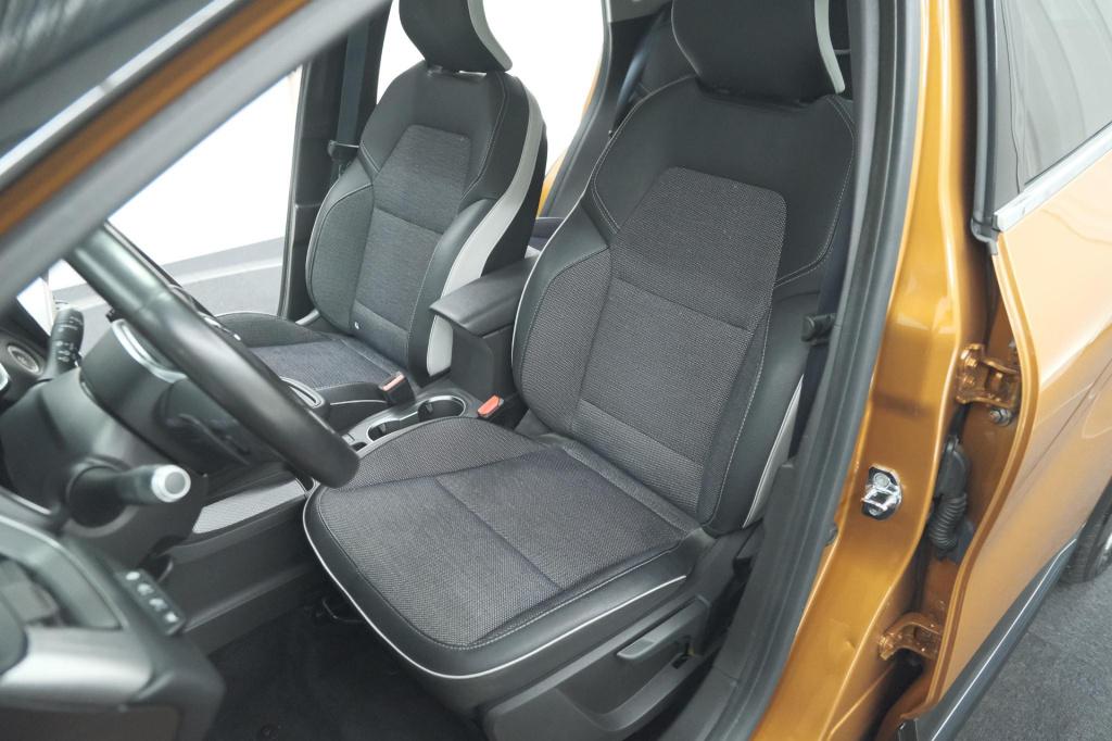 Renault Captur tce 130 edc intens | trekhaak | adaptieve cruise control | c