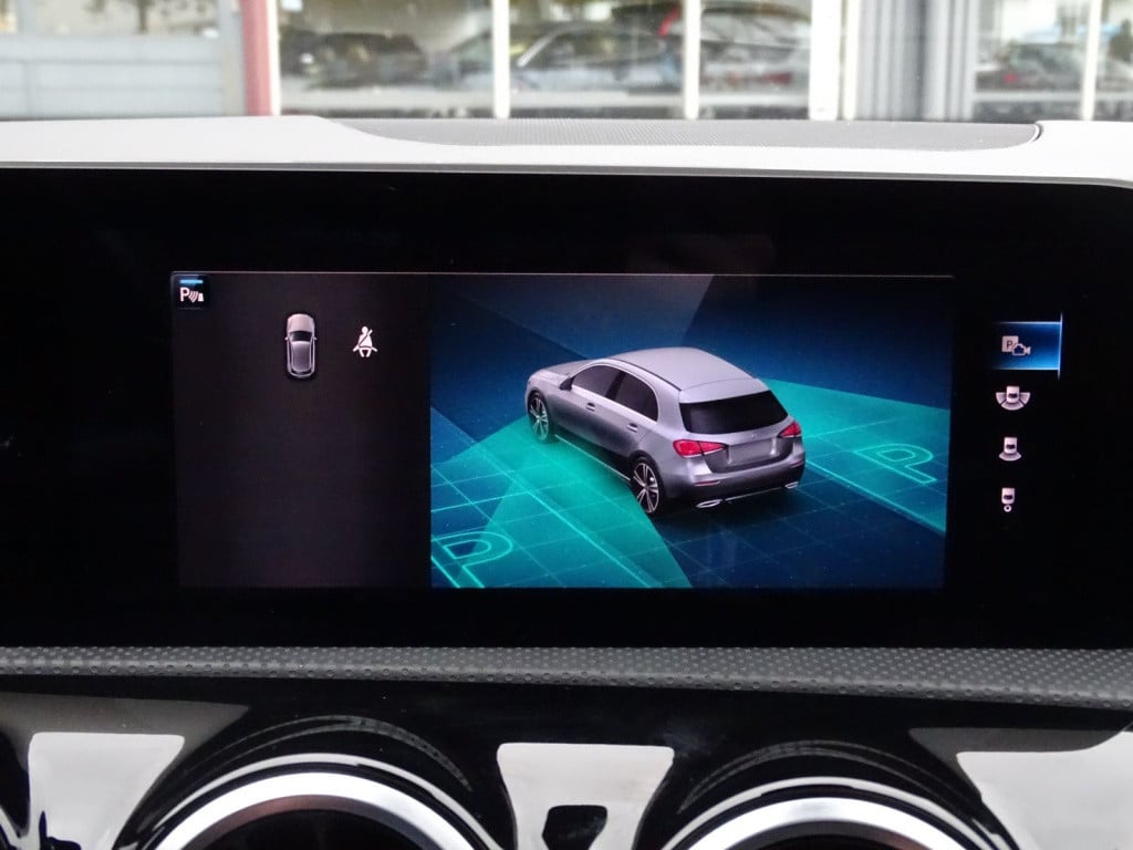Mercedes-Benz A-Klasse 200 advantage | pano | 18" | led