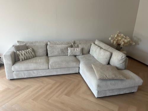 Beige Hoekbank met Ottomaan - 270x227 cm - Huisdiervrij