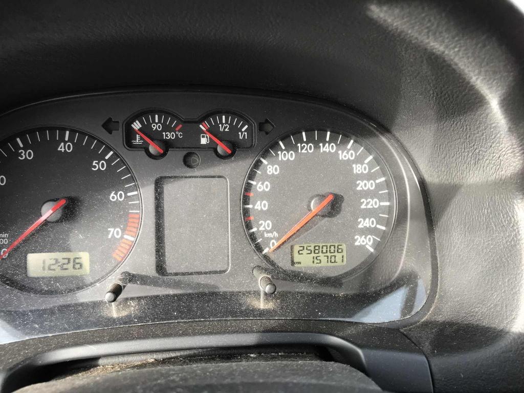 Volkswagen Golf 1.6-16v trendline