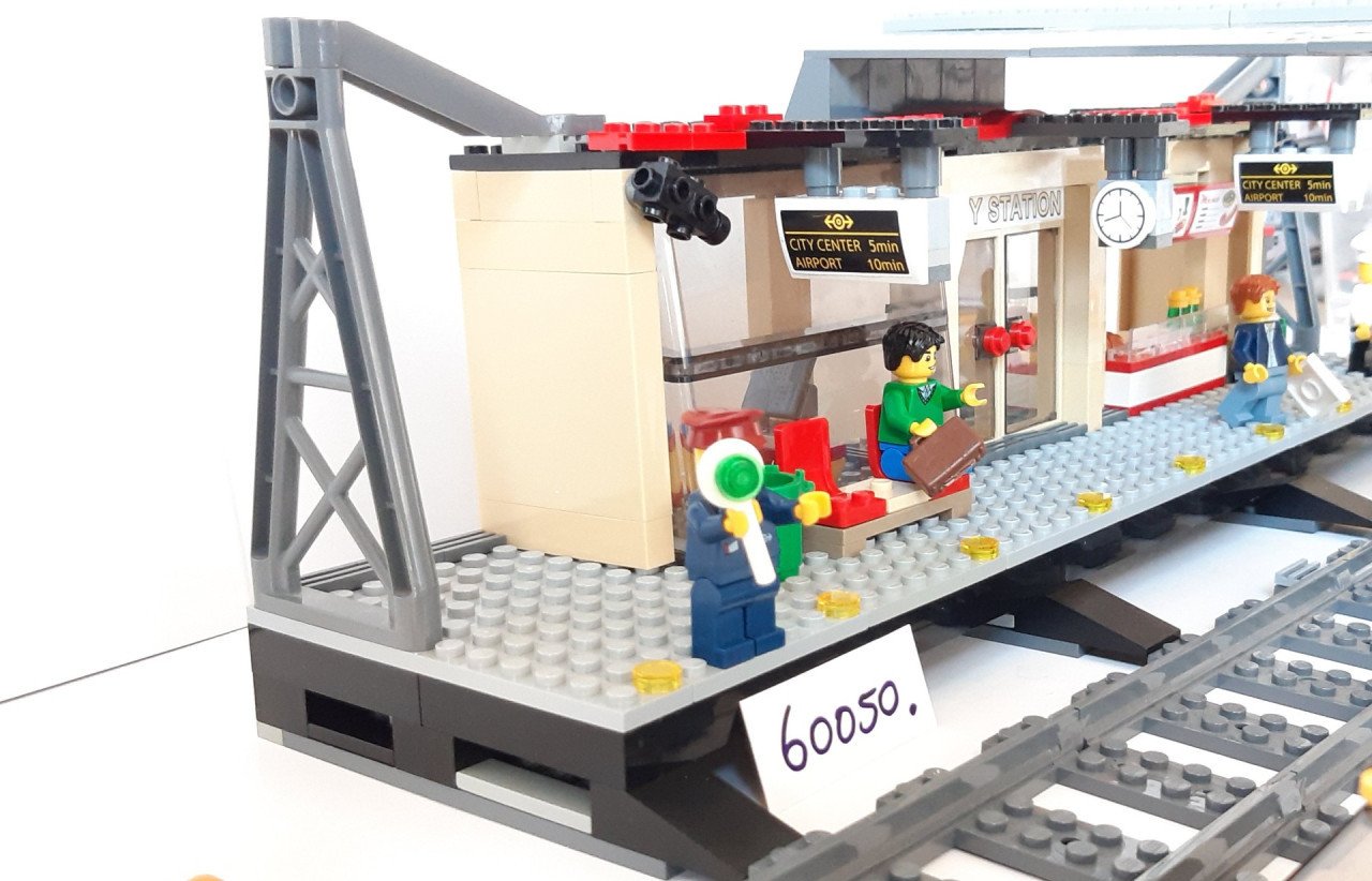 Lego City treinstation 60050: met taxi en 5 minifiguren