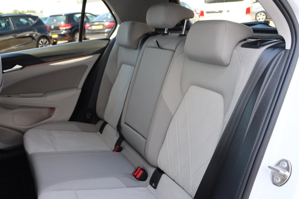 Volkswagen Golf 1.4 ehybrid style 204pk dsg6