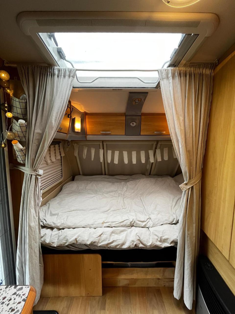 Zeer complete Sterling Eccles Jade caravan uit 2007 met mover en voortent