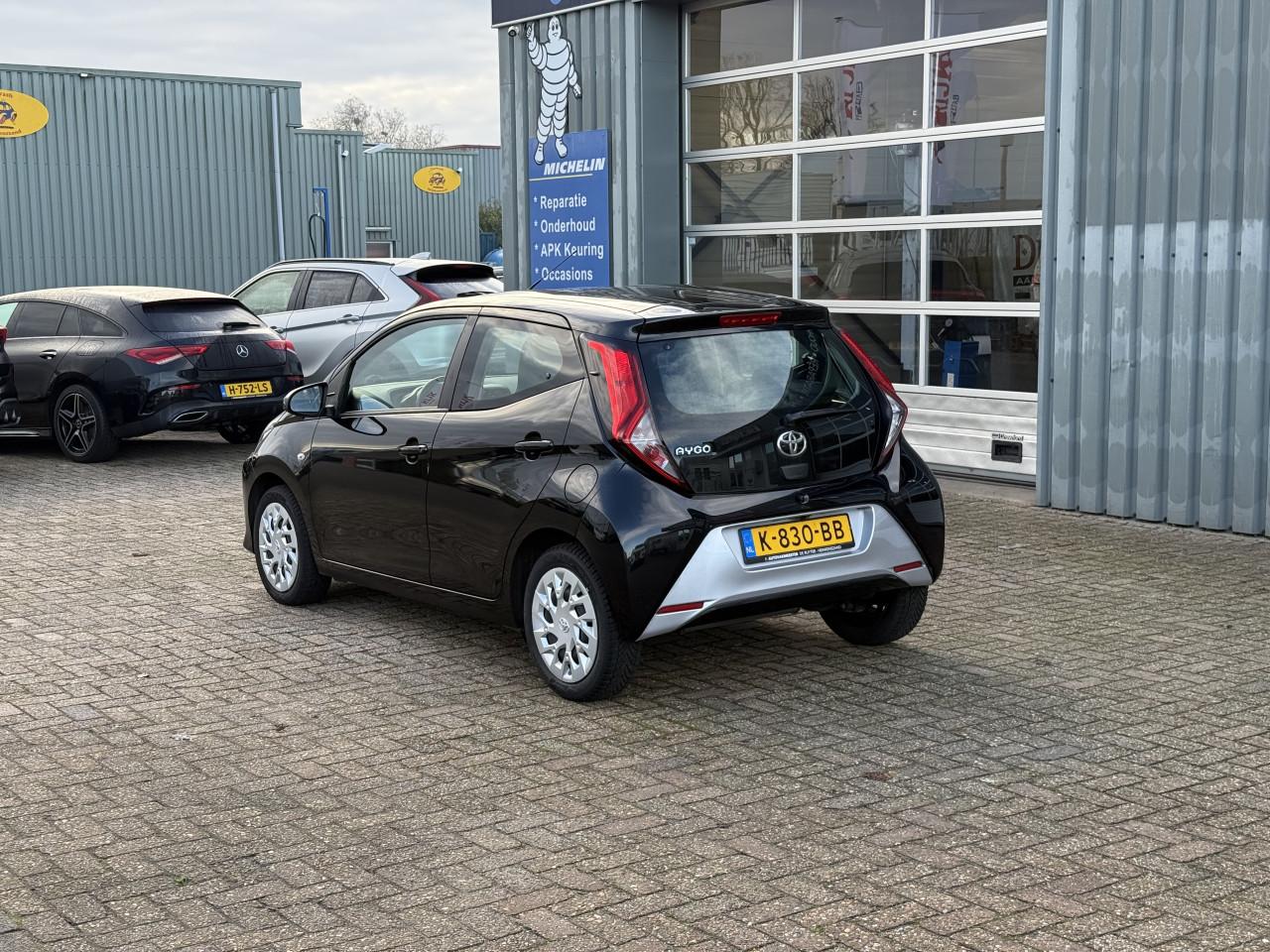 Toyota Aygo - 1.0 VVT-i x-play |Camera|Airco|12 Maanden Bovag Garantie