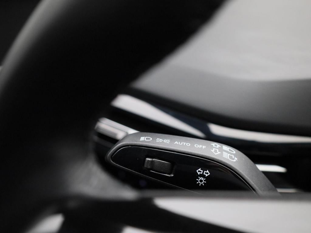 MG Mg4 64 kwh luxury | automaat | navigatie | climate control | apple carpl