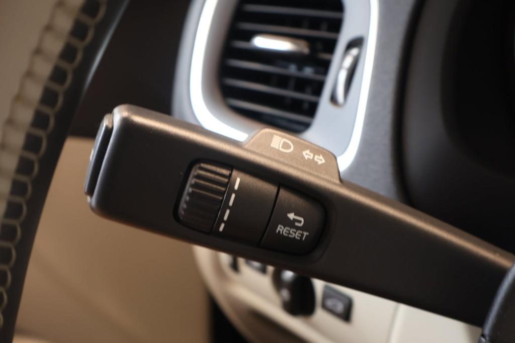 Volvo V40 1.5 t2 nordic+ nl auto, winterpakket, camera, parkeerassist, blis