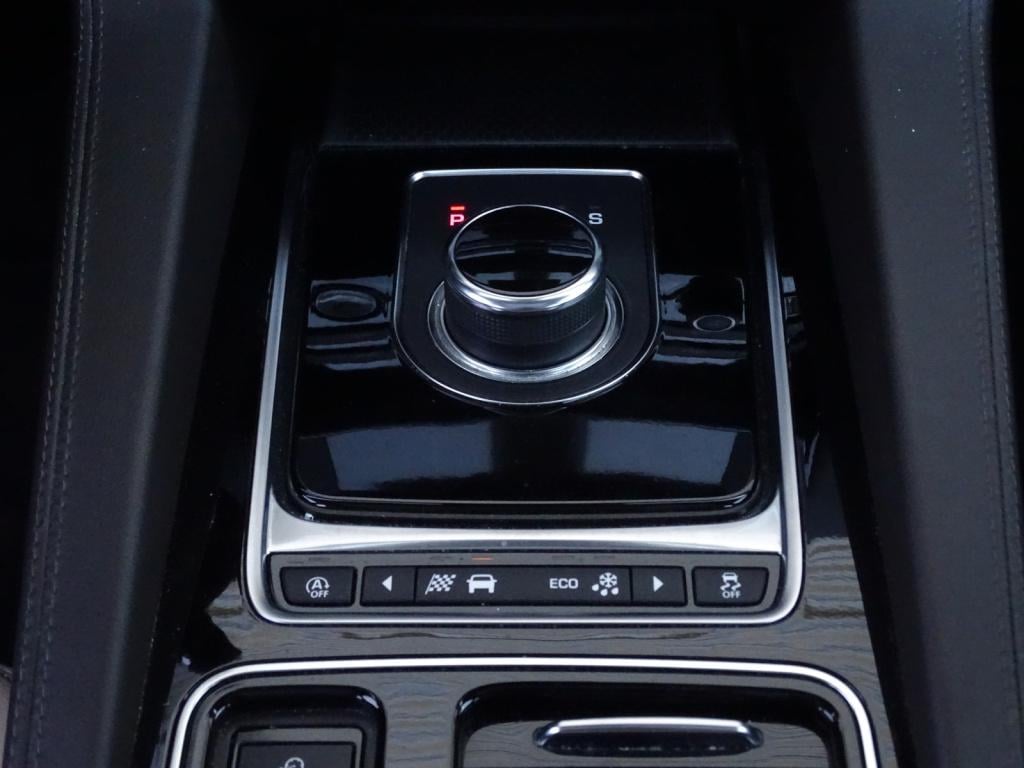Jaguar F-pace 2.0t awd portfolio | leder | pano | trekhaak