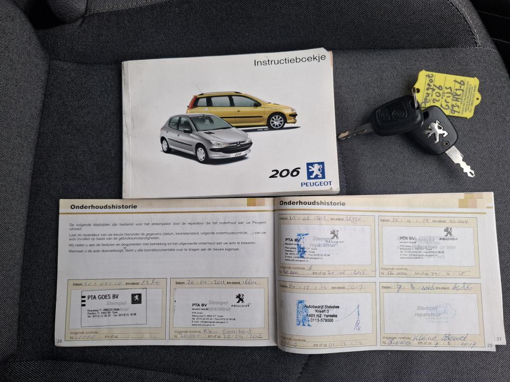 Peugeot 206 1.4i generation 5-drs airco/cruise nieuwe apk!