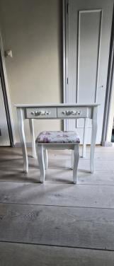 Make-up tafeltje met krukje