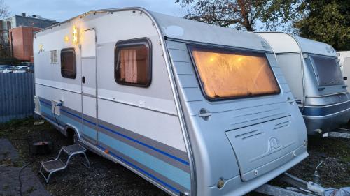 Merk: ACE :Vacancy 511 cdl stapelbed. Deze 6-persoons caravan