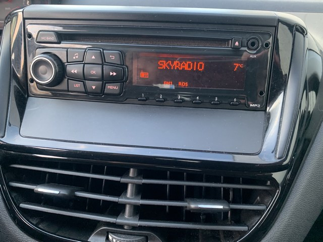 Peugeot 208 1.0 - v e r k o c h t