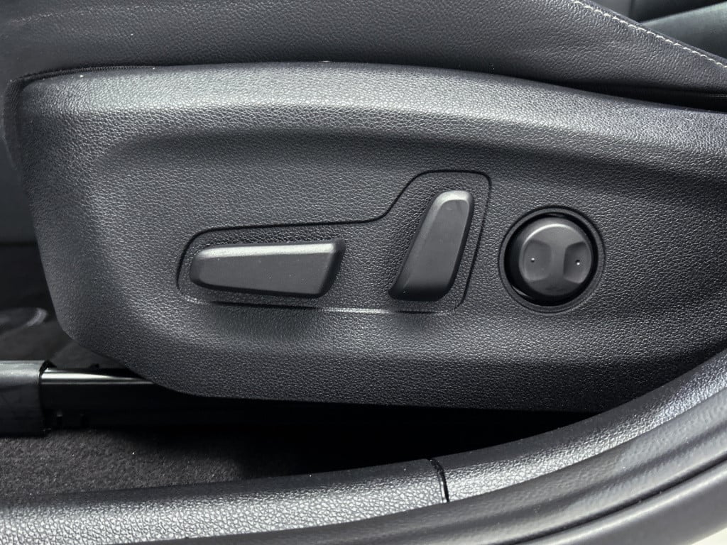 Kia E-niro executiveline 64 kwh | schuif-/kanteldak | 3-fase | jbl | stoelk