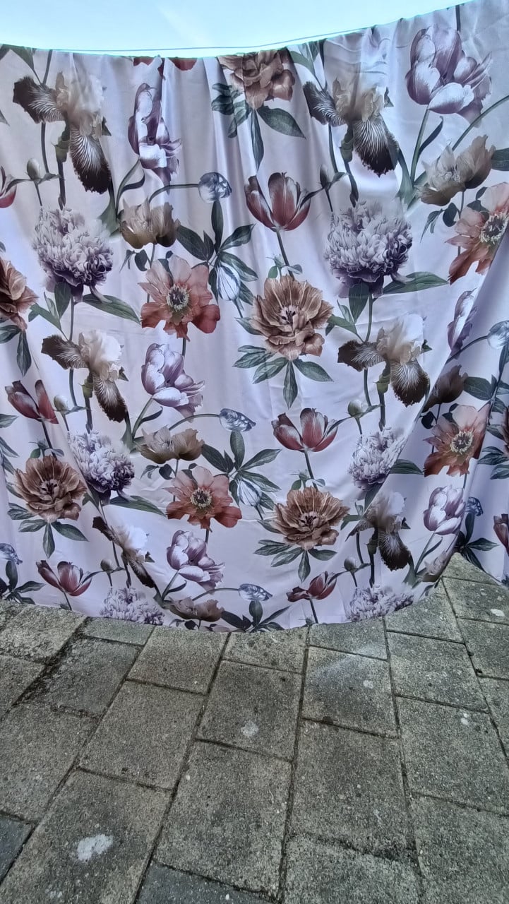 2 Mooie dekbedovertrekken van satijn met bij ieder 2 passende kussenslopen.