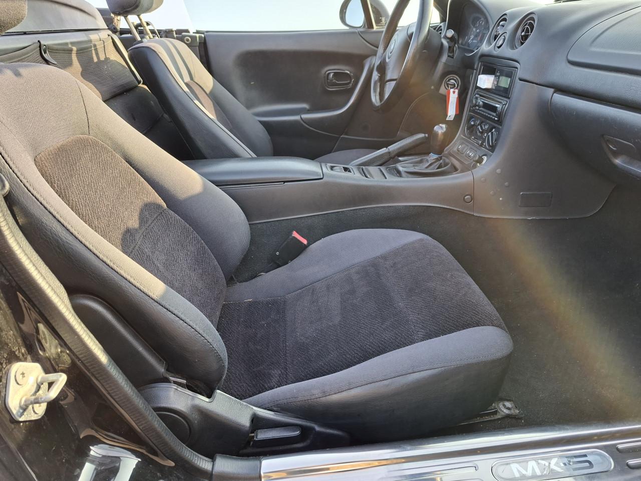 Zwarte Mazda MX-5 (2000) – Softtop en Hardtop – APK tot sept!