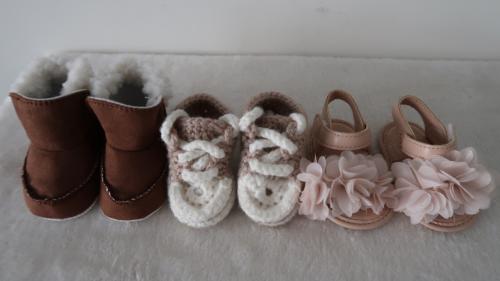 Babyschoentjes maatje 0 - 6 maanden 3 paar voor €5,00