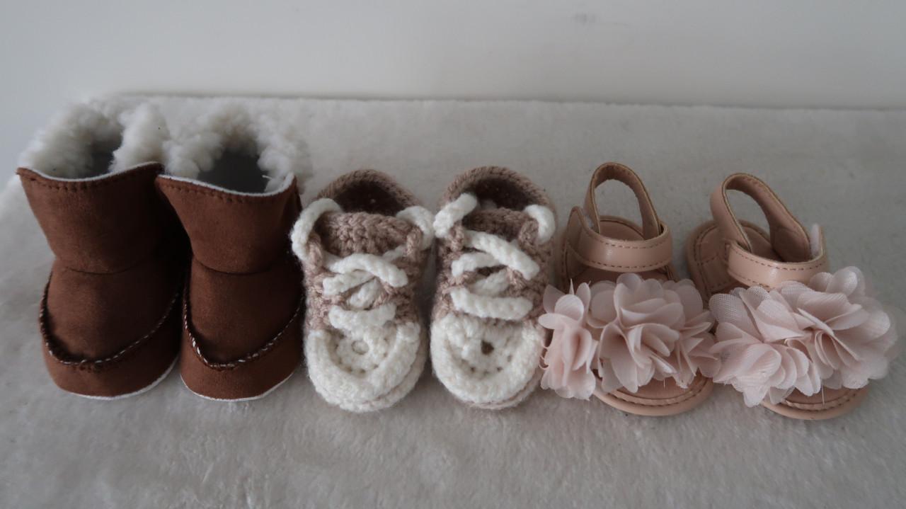 Babyschoentjes maatje 0 - 6 maanden 3 paar voor €5,00