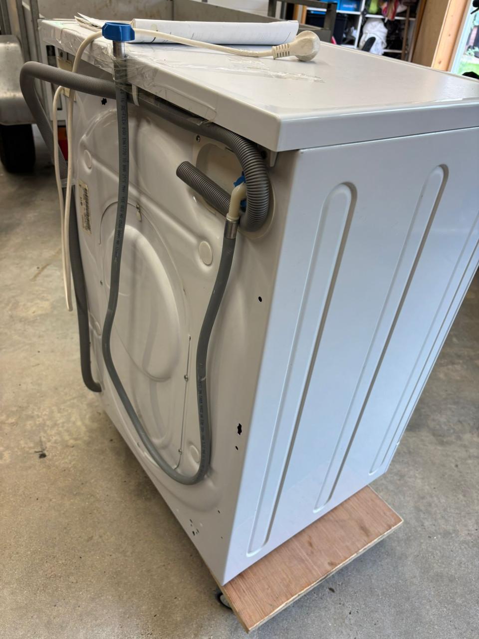 Te koop keurige wasmachine en droger in een