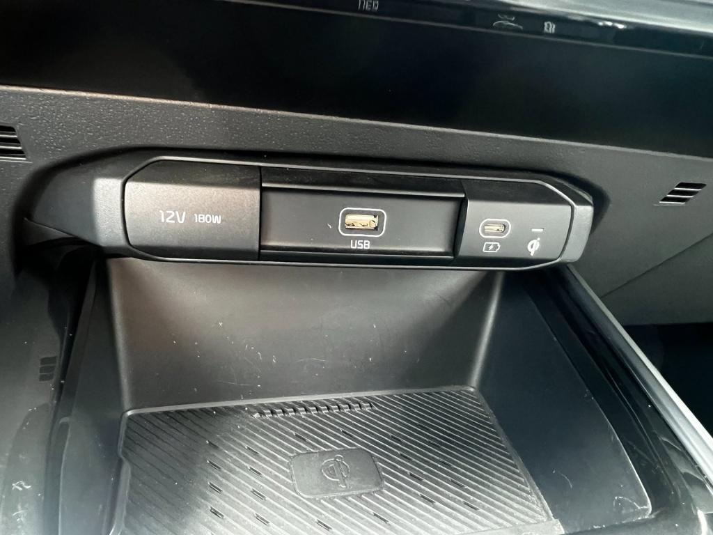 Kia Niro Ev executiveline 64.8 kwh full option, trekhaak afn. pearl white