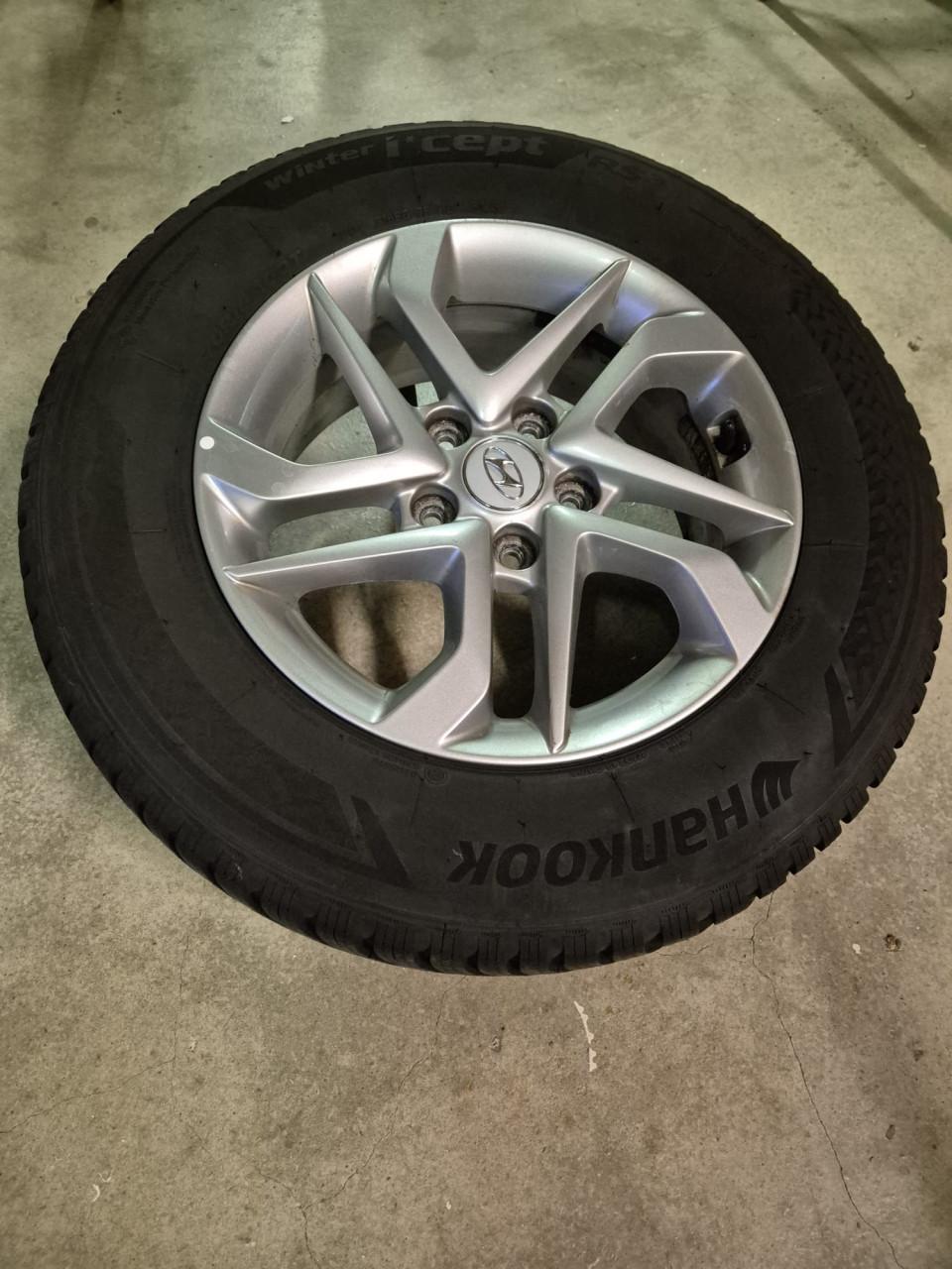 Winterbanden op lichtmetalen velg Hyundai 215/70 R16