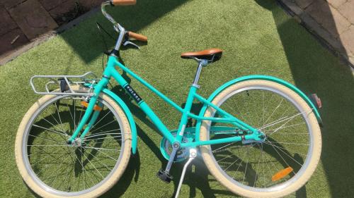 Zo goed als nieuw: Turquoise Volare Melody 24" meisjesfiets