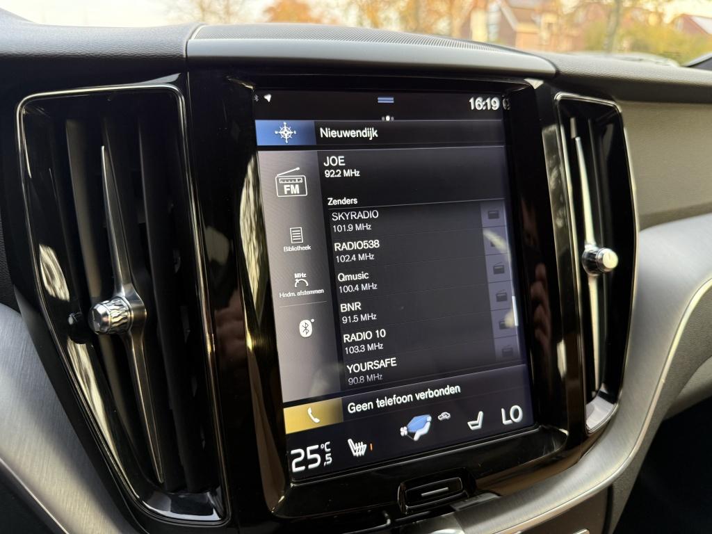 Volvo XC60 2.0 t4 momentum // 18.000km! //