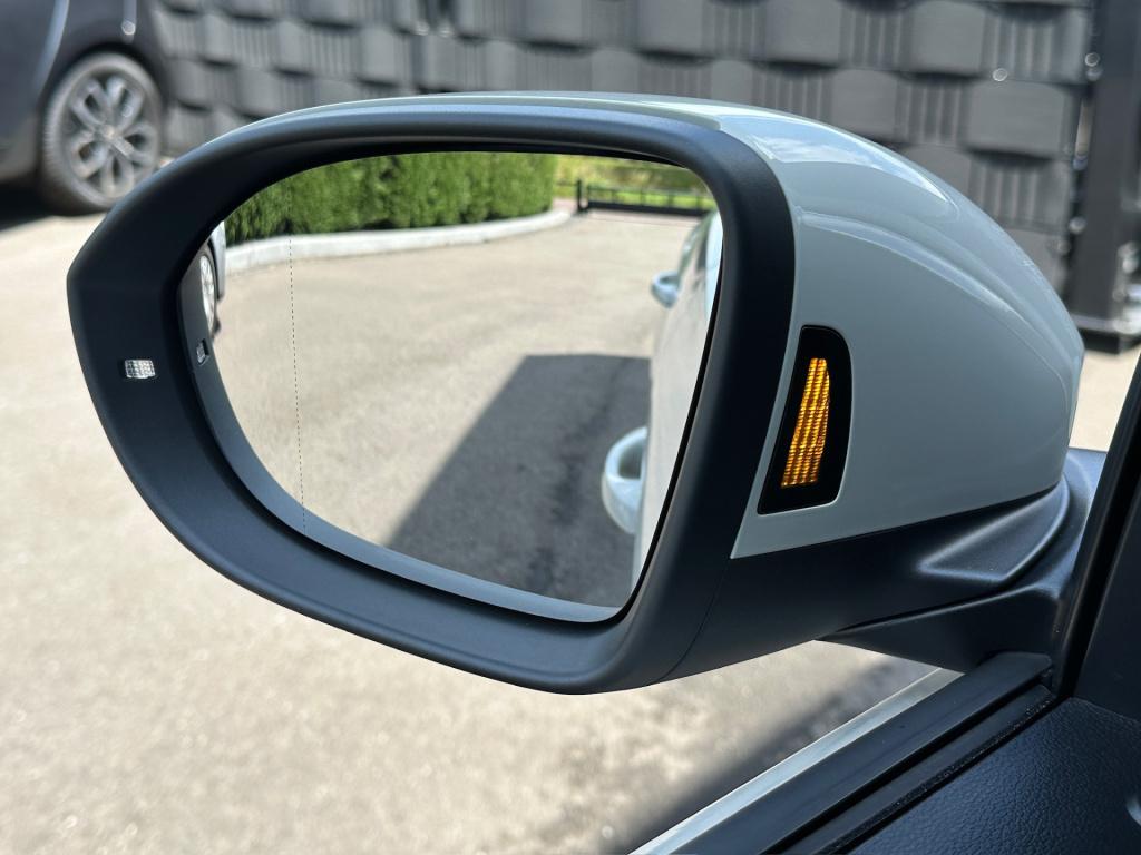 Volkswagen T-roc 1.5 tsi 150pk dsg style carplay | camera | keyless | elek.