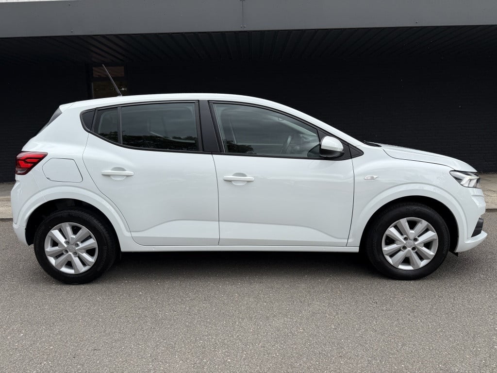 Dacia Sandero 1.0 tce 90 essential // 2024 // 27.000km //