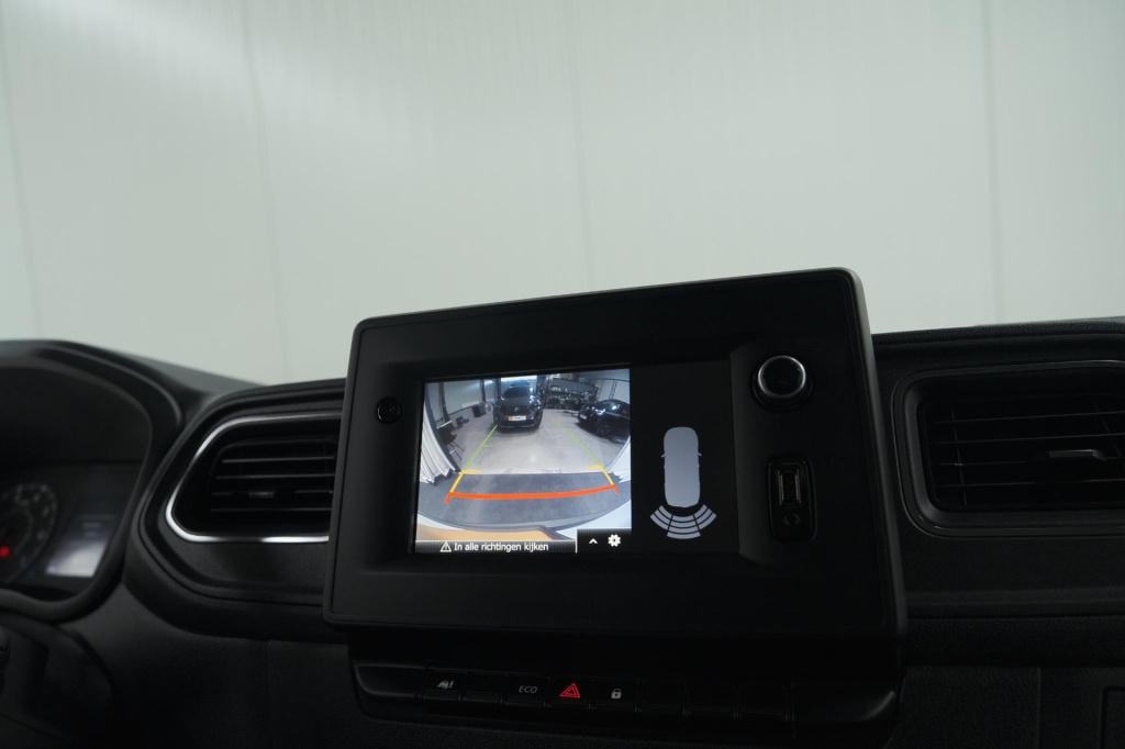 Renault Master t35 2.3 dci 135 l2h2 comfort | camera | vloerplaat | navigat
