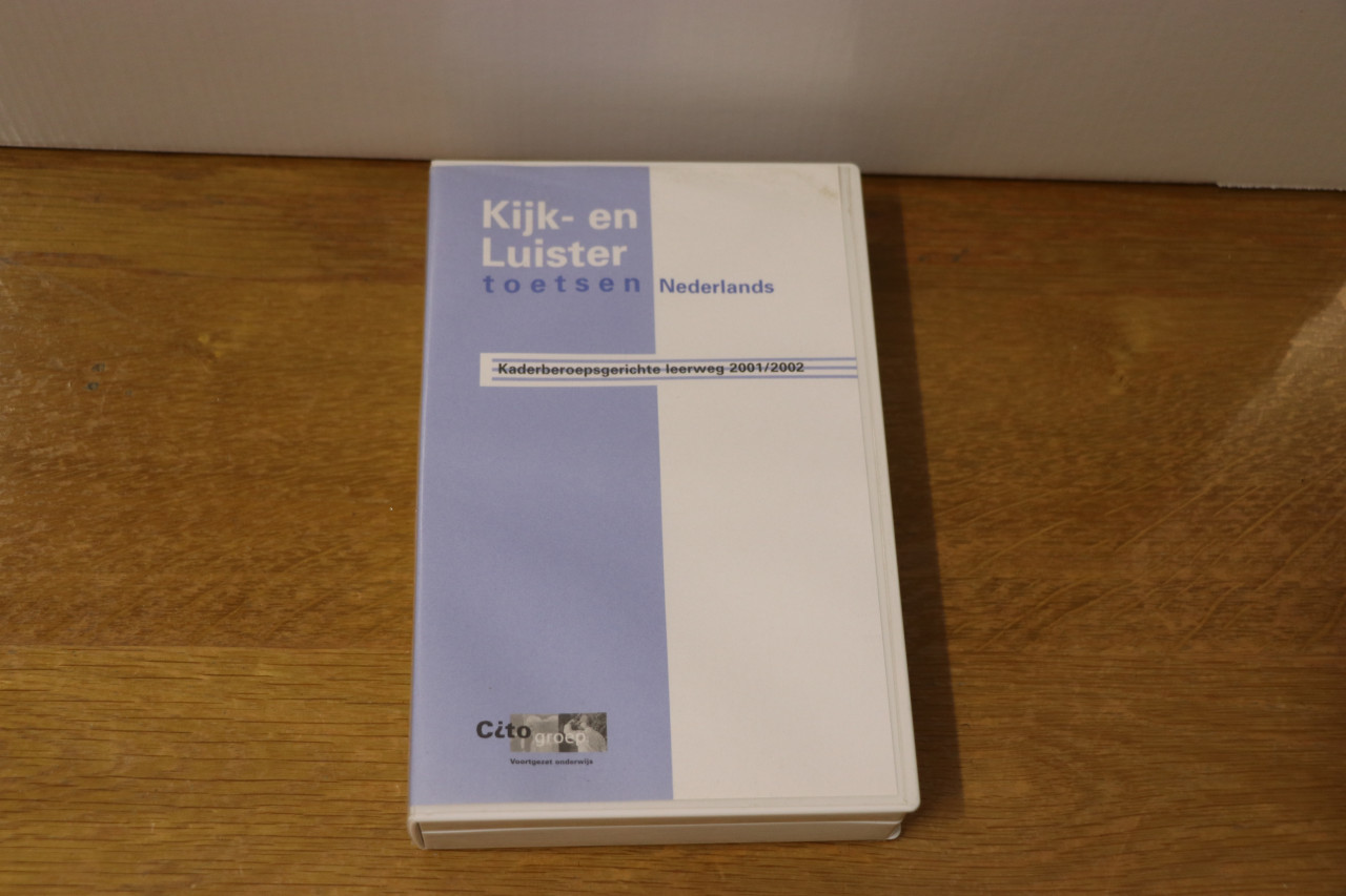 Kijk- en luistertoets Nederland Kaderberoepsgerichte leerweg 2001/2002