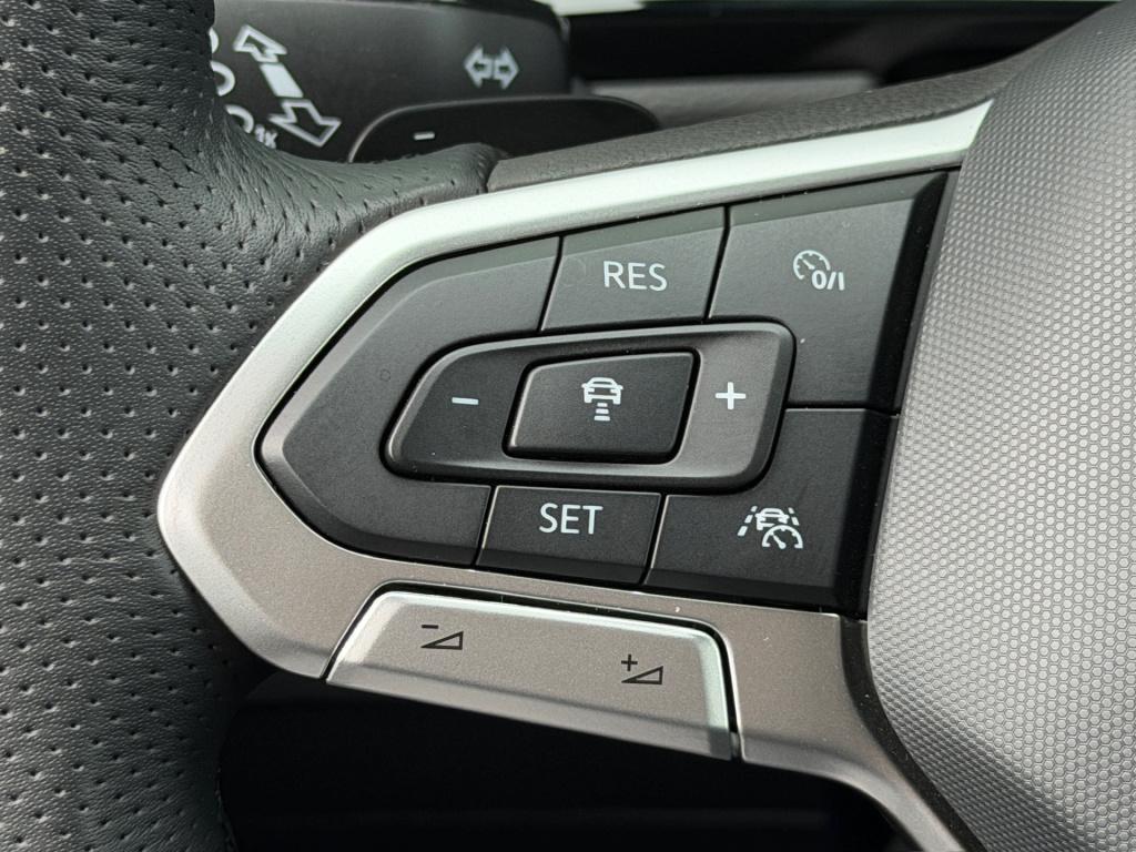 Volkswagen T-roc 1.5 tsi 150pk dsg r-line | trekhaak | camera | keyless | e