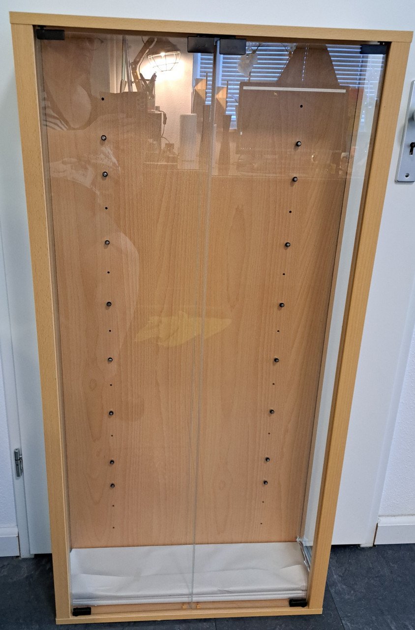 Mooie compacte vitrinekast