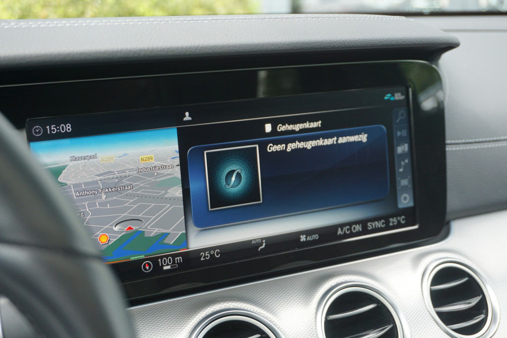 Mercedes-Benz E-Klasse estate 200 premium luxury l panorama dak l massage l