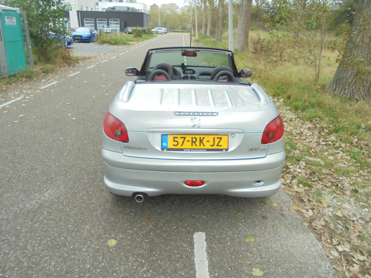 206 Cabriolet vol leer nette auto  met N.A.P en Apk € 1795