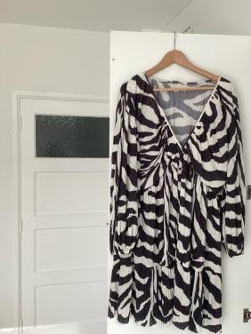 Jurk H&M 1 x gedragen maat xl maar valt groot