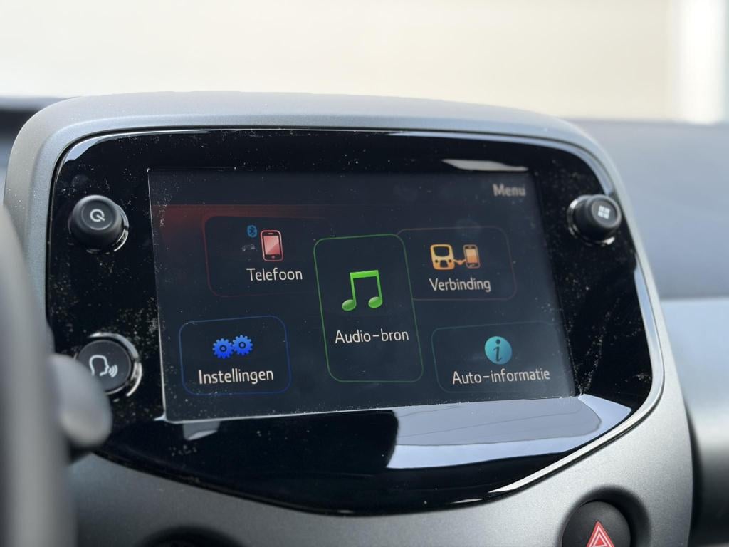 Toyota Aygo 1.0 vvt-i x-joy automaat/carplay/clima/lane assist/safety pack!