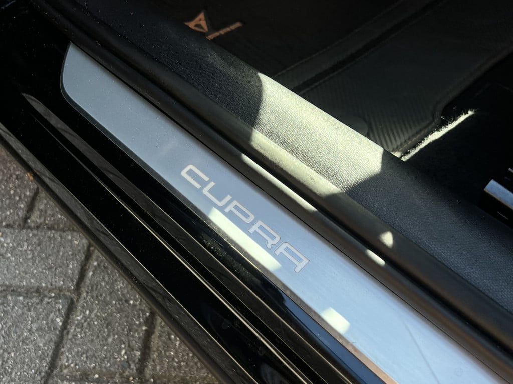 Cupra Formentor 1.4 e-hybrid vz performance | 245 pk | 360 camera's | apple