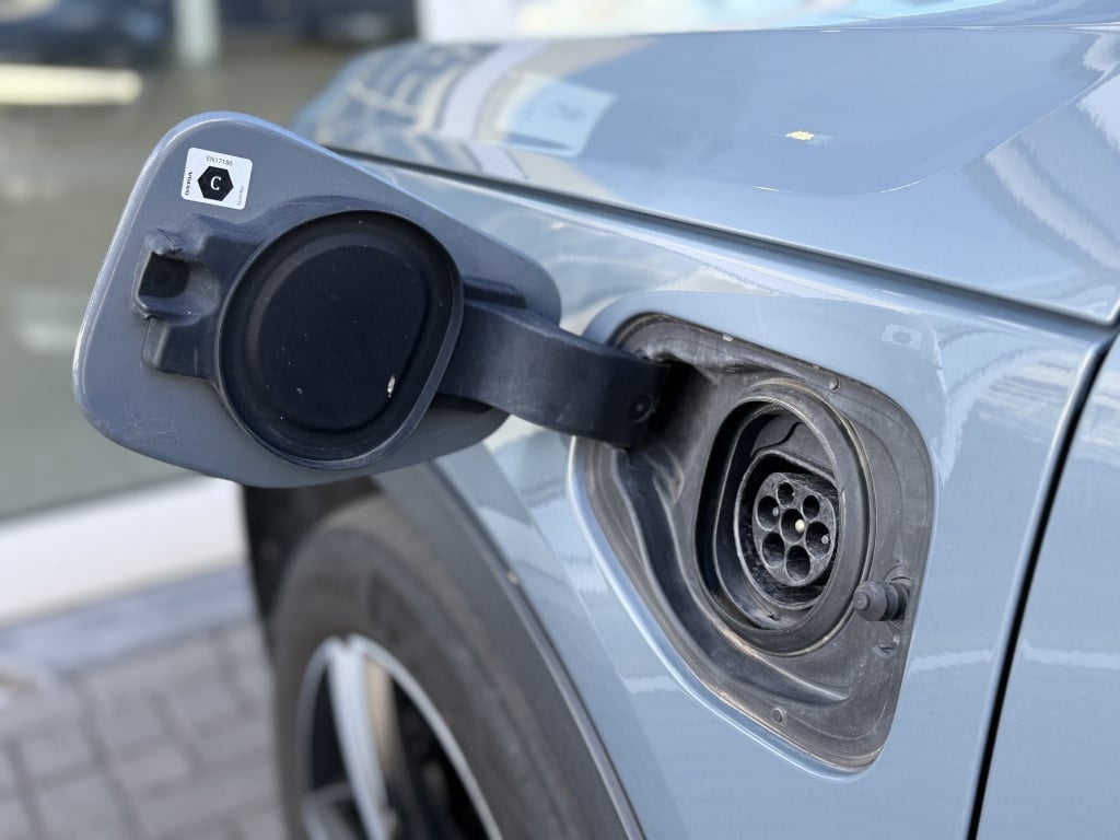 Volvo XC40 t5 262pk recharge| r-design-full options ! stylingpack
