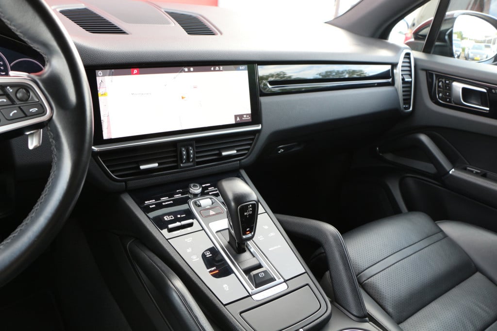 Porsche Cayenne 3.0 340pk trekhaak | all black | 22 inch